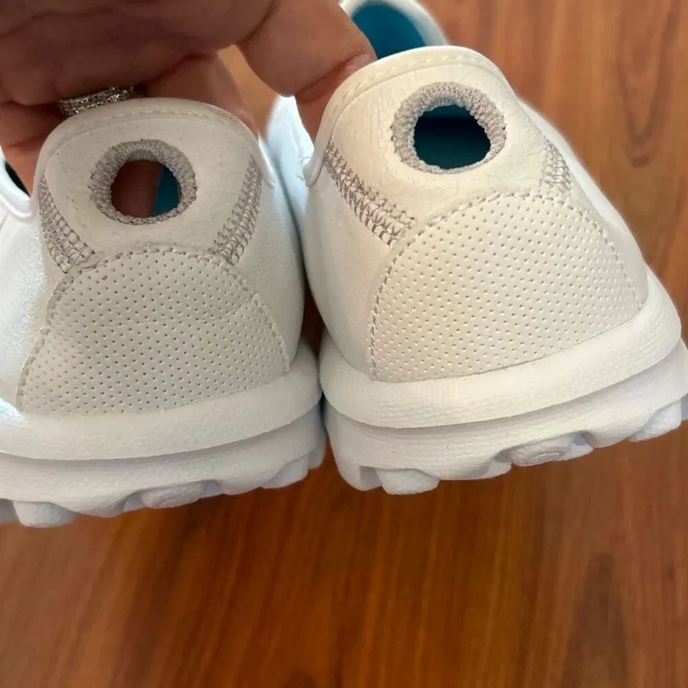 Skechers white go walk lady sneakers size 8.5